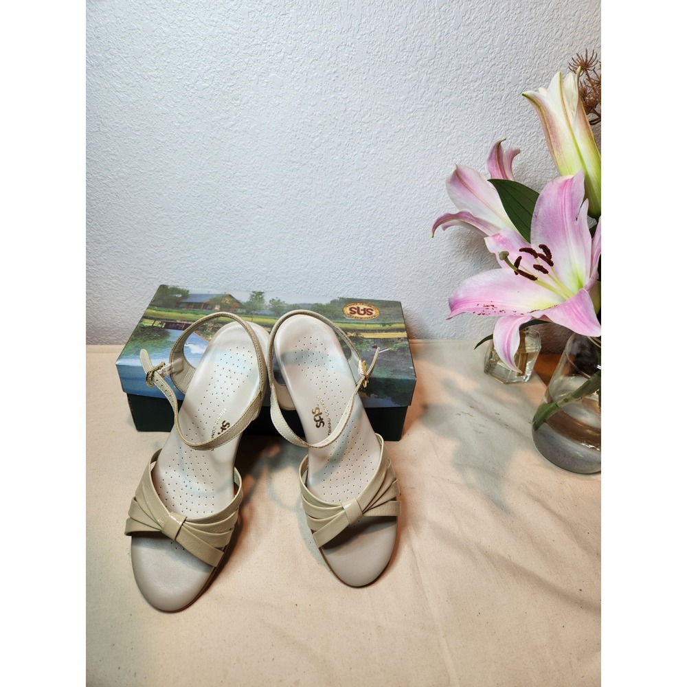NEW SAS Sandals Ankle Strap Comfort Heels Beige Leather‎ Size 8.5M